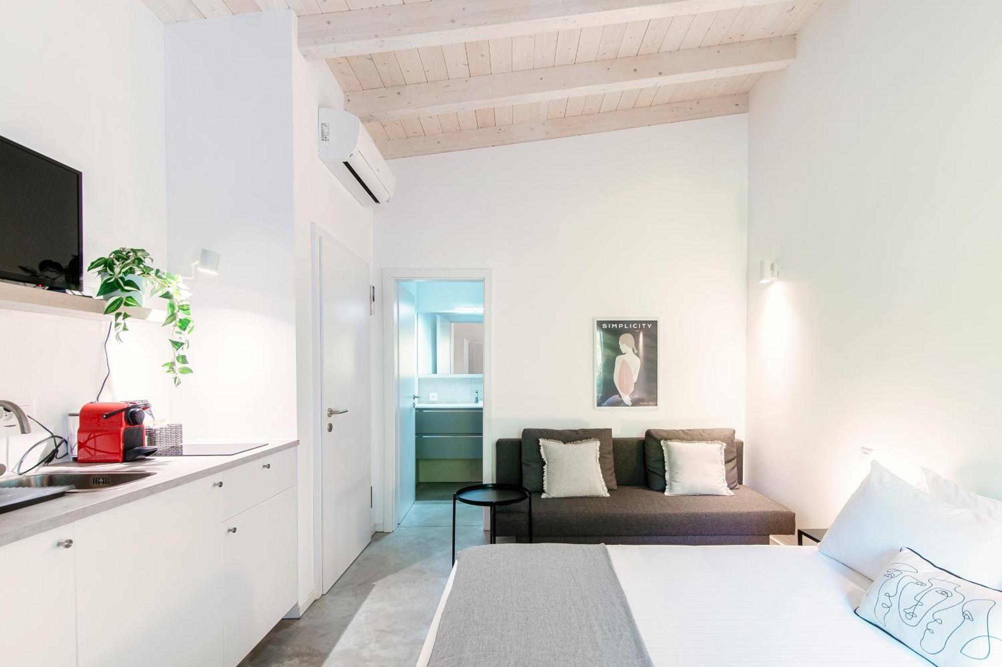 Le Betulle Studios By Quokka 360 - Studio Apartments By The Origlio Lake Exterior photo